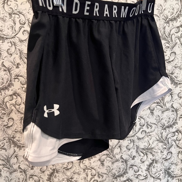 Under Armour women's play up shorts, size medium - Picture 2 of 5